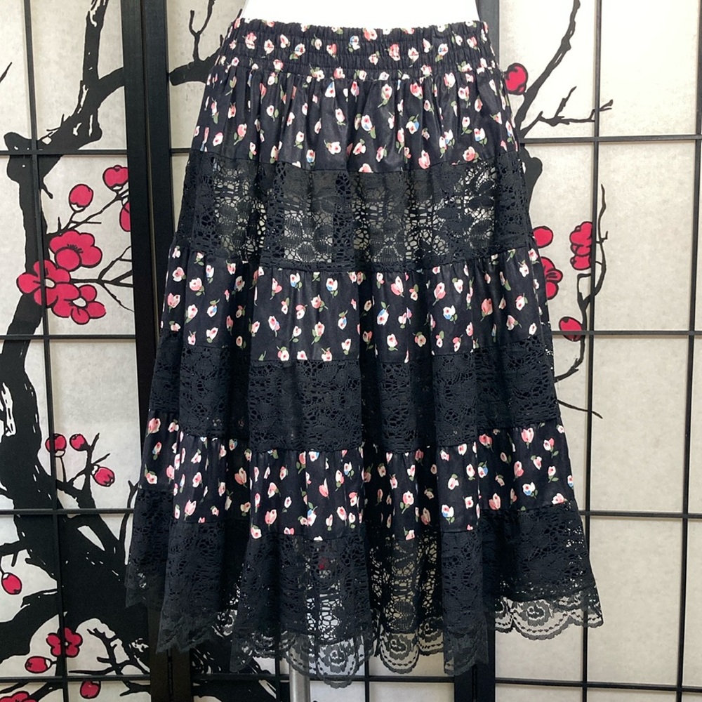 🏇 Square Up Fashions Inc Floral Lace Black Skirt